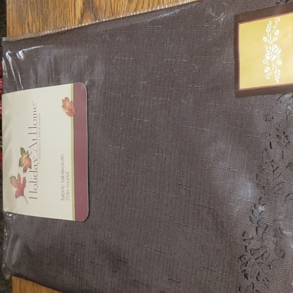 Holiday at Home tablecloth sz 70in round - Picture 3 of 6